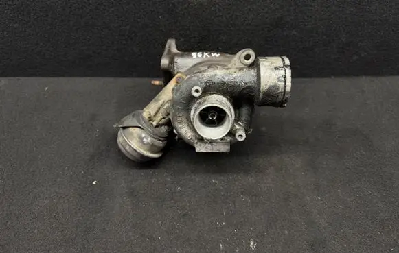 Volkswagen PASSAT B5 Turbo 038145702G