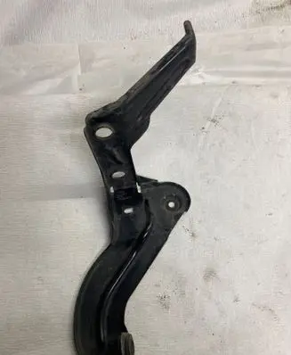 Audi A6 S6 C6 4F Intercooler pipe mounting bracket 4F0145813F