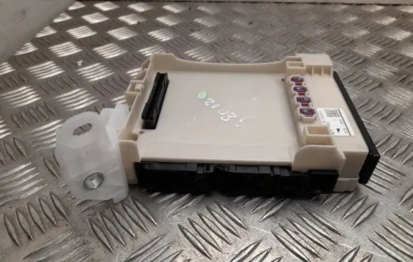 Lexus ES VII XZ10 Fuse box set 8273033Q30