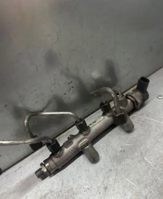 Audi A6 S6 C7 4G Fuel distributor 059130090CB