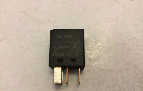 Volvo S40, V40 Other relay MB95338211 95338211