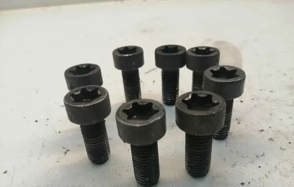 Ford Transit Flywheel bolts 