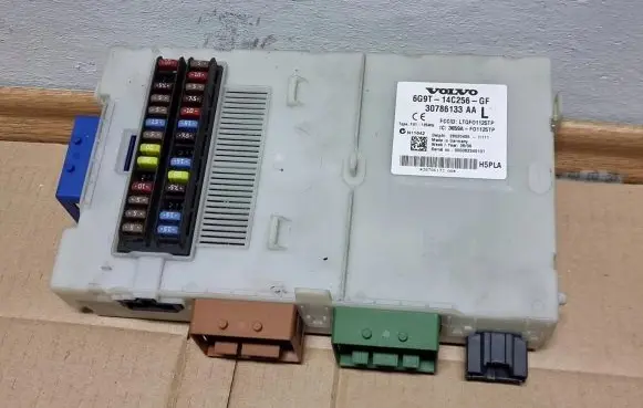 Volvo V70 Fuse module 6G9T14C256GF