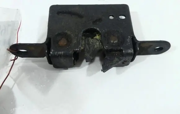 Engine bonnet/hood lock/catch