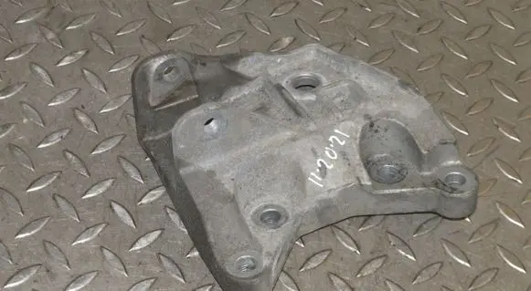 Land Rover Range Rover Evoque L538 Engine mounting bracket GJ326P096AF