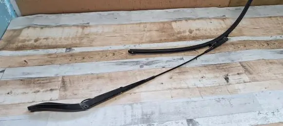 Ford C-MAX II Front wiper blade arm AM5117526BB