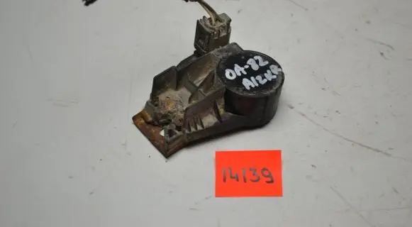 Opel Astra J Rear air suspension level height sensor 13362768