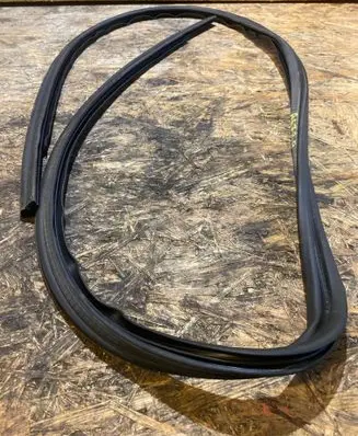 Trunk rubber seal (body)