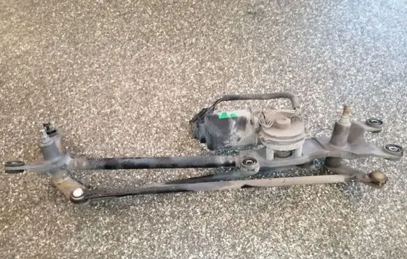KIA Sorento Front wiper linkage and motor 981003E100