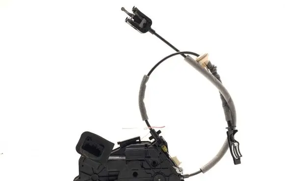 Volkswagen Golf VII Front door lock 5K1837015E
