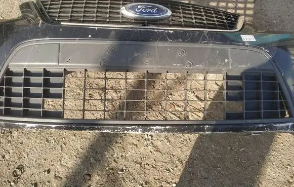 Ford Mondeo MK IV Front bumper lower grill