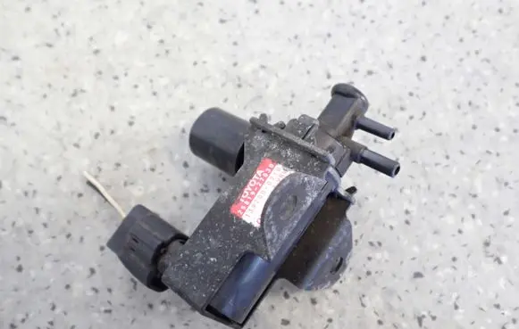 Toyota Yaris Turbo system vacuum part 2581927030