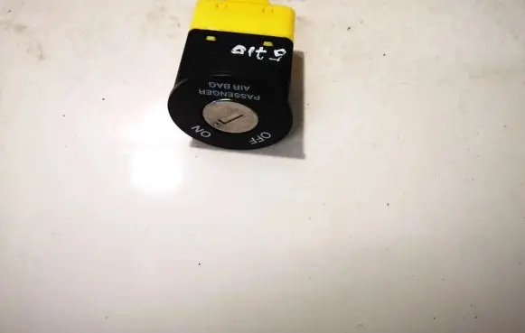 KIA Ceed Passenger airbag on/off switch 