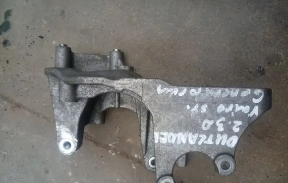 Mitsubishi Outlander Generator/alternator bracket 4450A179