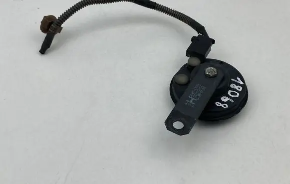 Toyota Prius+ (ZVW40) Horn signal 8651048070