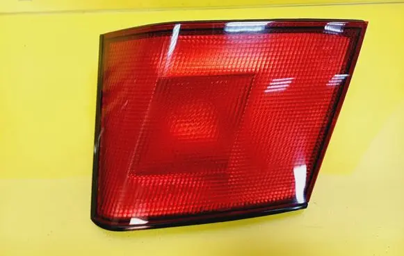 Mitsubishi Carisma Tailgate rear/tail lights
