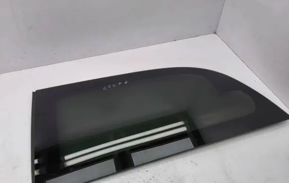Chrysler Town & Country V Rear side window 05109653AF