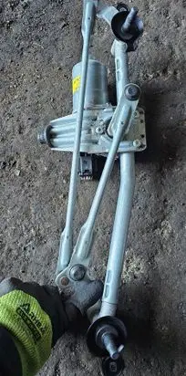 KIA Niro Front wiper linkage and motor brak