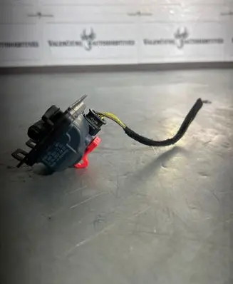 Fuel tank cap lock