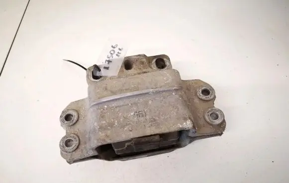 Volkswagen PASSAT B6 Engine mount bracket 3c0199555