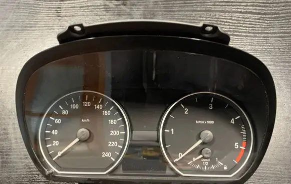 BMW 1 E82 E88 Speedometer (instrument cluster) 9141475