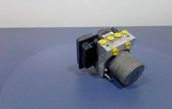 Citroen DS5 ABS Pump 9804790480