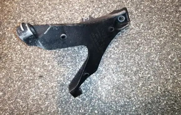 Audi A4 S4 B7 8E 8H Engine mounting bracket 8E0199308AF