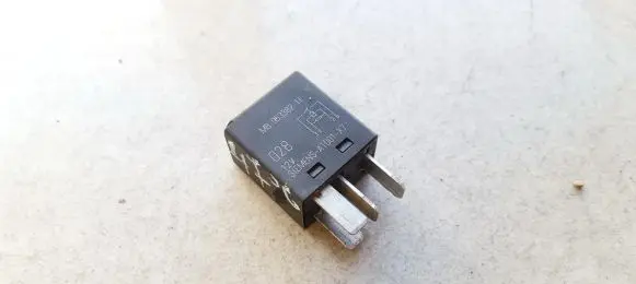 Volvo S40, V40 Other relay MB9533821