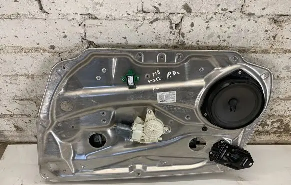 Mercedes-Benz E W212 Front door window regulator with motor A2129006518 A2128201102 A2127600400