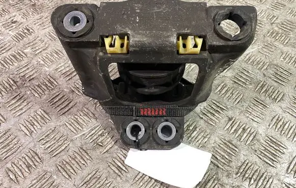 Volvo XC90 Engine mount bracket 31686885