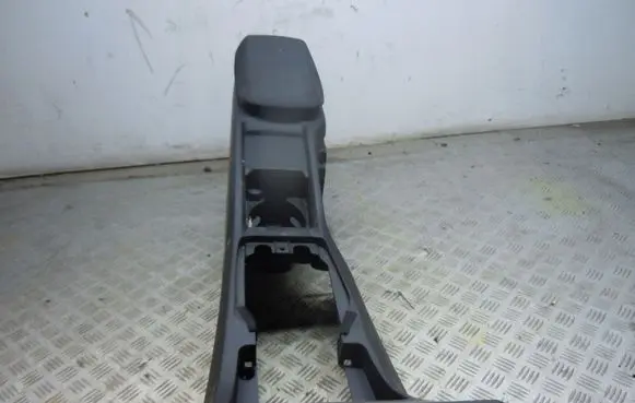 Volvo V40 Center console