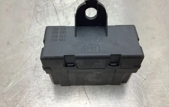 Peugeot 308 Seat heating relay 9638053380