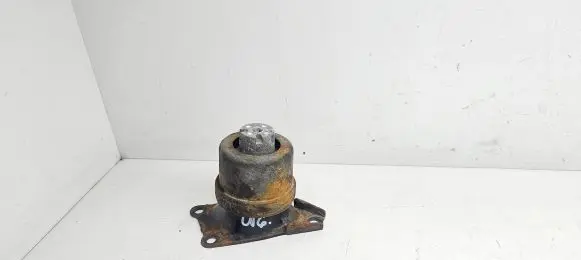 Volkswagen Multivan T5 Engine mount bracket