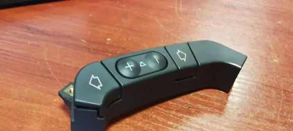 BMW 5 E39 Steering wheel buttons/switches 8363700
