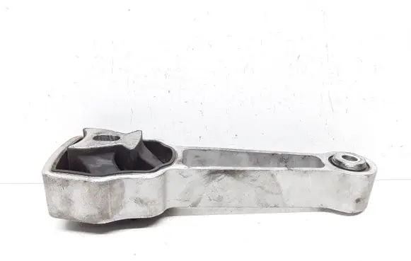 Volvo XC60 Engine mount bracket