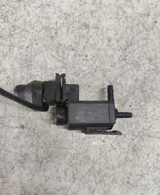 BMW 5 E39 Turbo solenoid valve 72234100