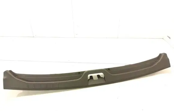Trunk/boot sill cover protection