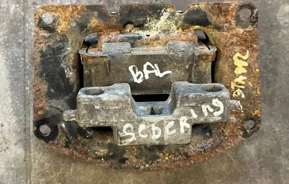 Chrysler Sebring (ST-22 - JR) Engine mount bracket 4668135AB 30184 4573775AB
