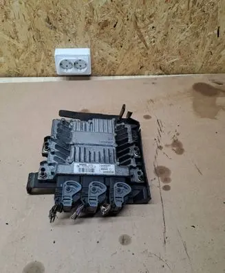 Renault Megane II Engine control unit/module 8200565863 S122326109A