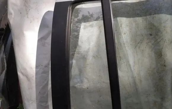 Opel Zafira A Rear vent window glass 