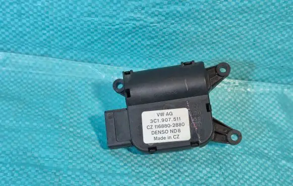 Volkswagen Golf VI Air flap motor/actuator 3C1907511 01091 CZ1168802880