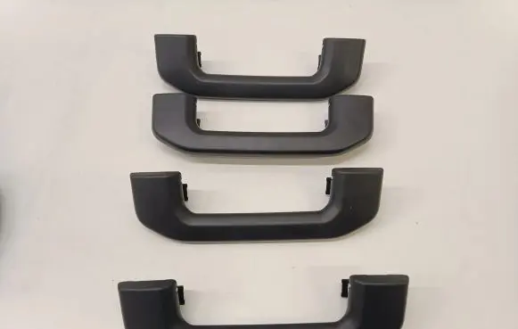 Polestar 2 A set of handles for the ceiling 