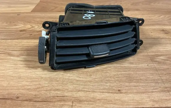 Hyundai i30 Dash center air vent grill 974102R000 U07940