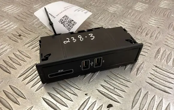 Mercedes-Benz E W238 USB socket connector A2058200526