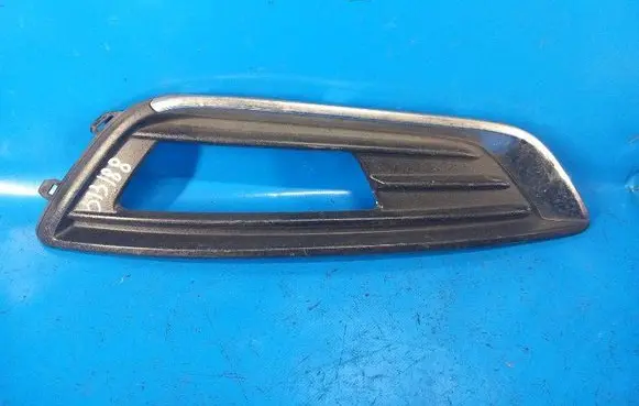 Ford Focus Rear/tail light trim molding F1EZ15266G