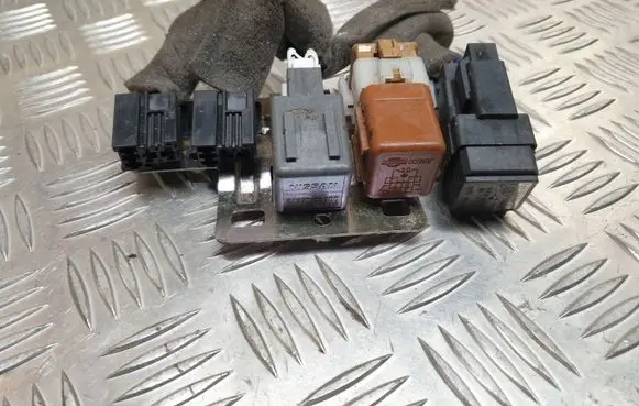 Nissan Qashqai Other relay 24330C9900 252309F915
