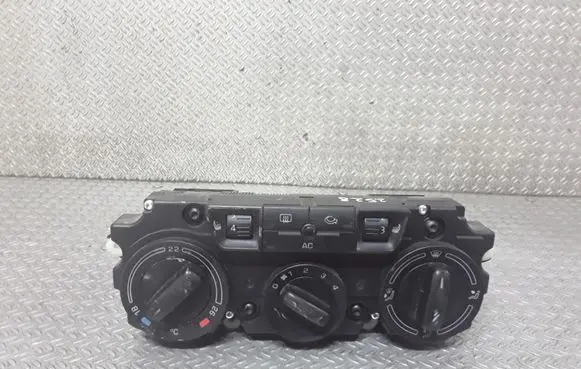 Skoda Octavia Mk2 (1Z) Climate control unit