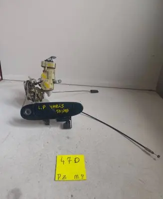 Toyota Yaris Front door lock 384922