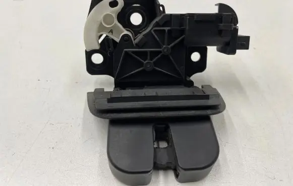 Audi A4 S4 B7 8E 8H Tailgate/trunk/boot lock/catch/latch 8p4827505b