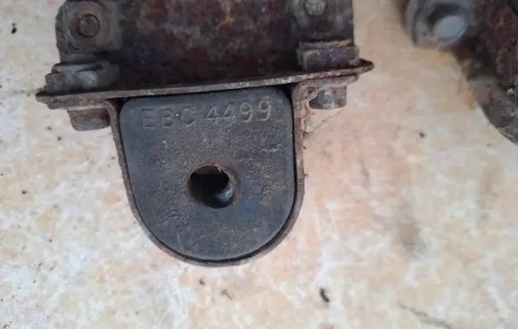 Jaguar XJ X308 Muffler mount bracket/holder ebc4499
